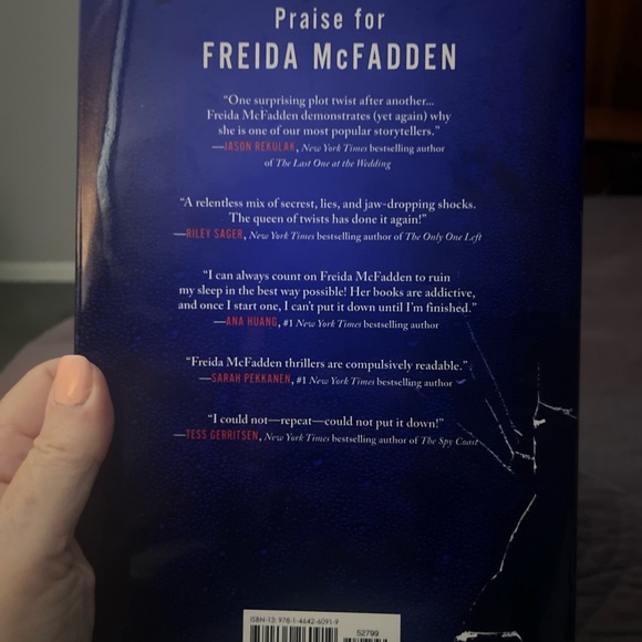 The intruder by Freida McFadden - Picture 2 of 2